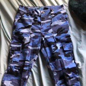 Blue Camo cargo pants Size 7/28